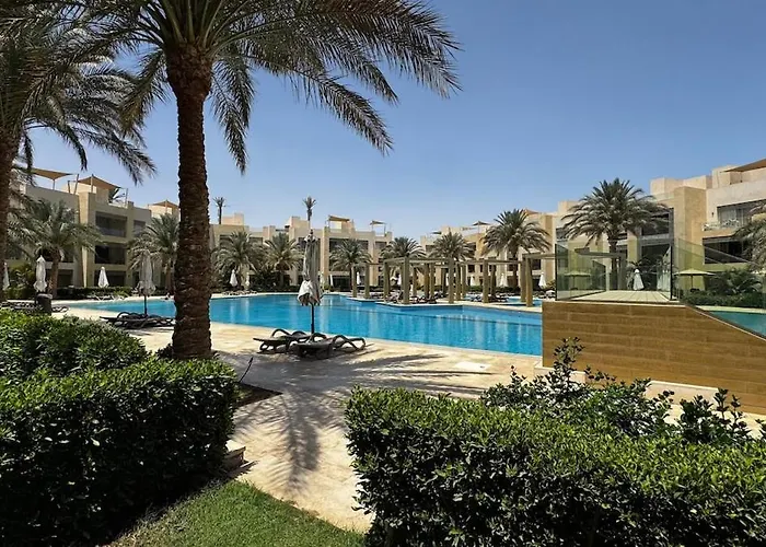 2 Bedroom With A Garden Facing The Pool بيت للعطل