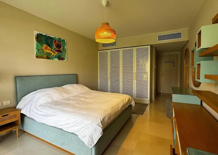 2 Bedroom With A Garden Facing The Pool