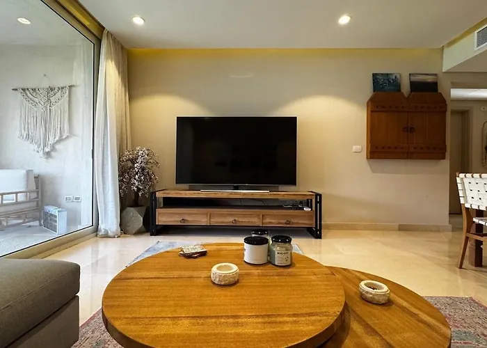 2 Bedroom With A Garden Facing The Pool *