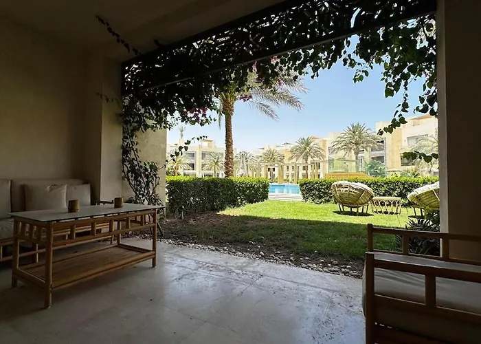 2 Bedroom With A Garden Facing The Pool *