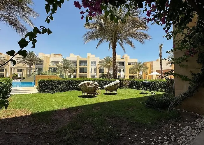2 Bedroom With A Garden Facing The Pool